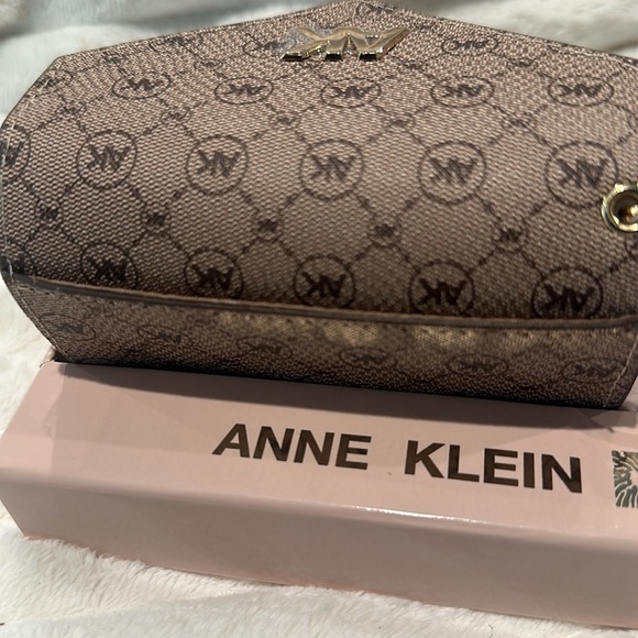 NWT Anne Klein Brown Boxed Card Case with Key ring. - Picture 6 of 8